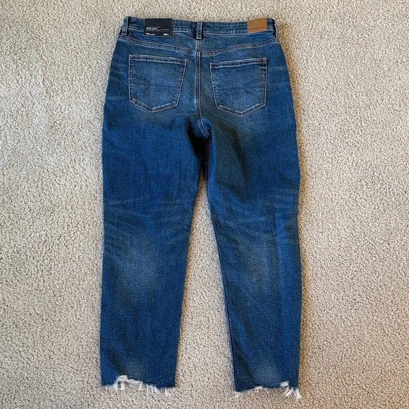 American Eagle Super High Rise Strigid Mom Jean - Picture 6 of 8
